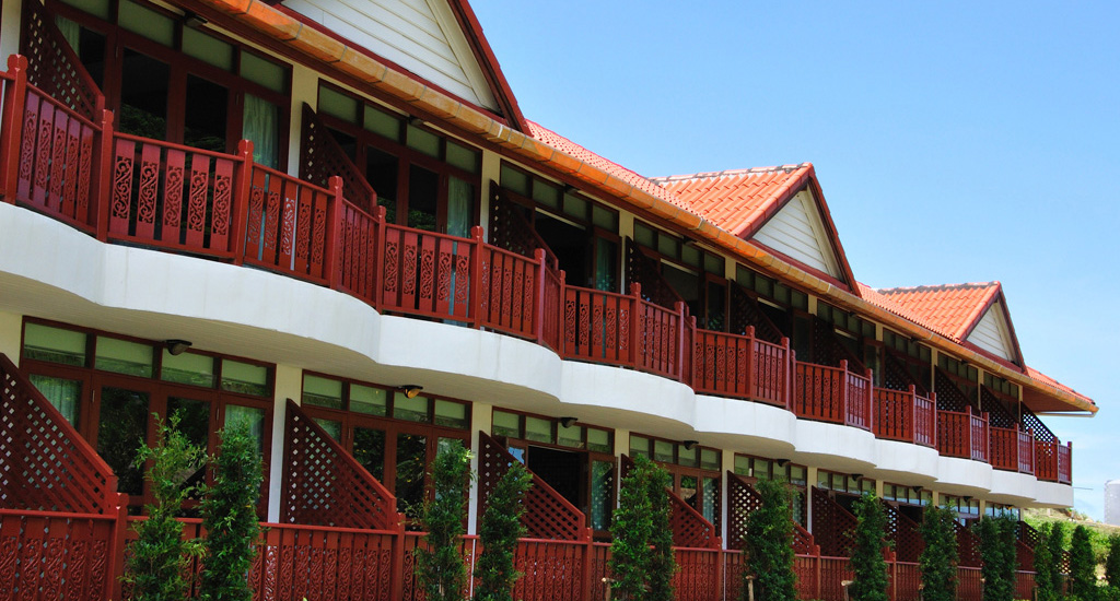 Beautiful plants and tropical flowers can be spotted in between each of the villas